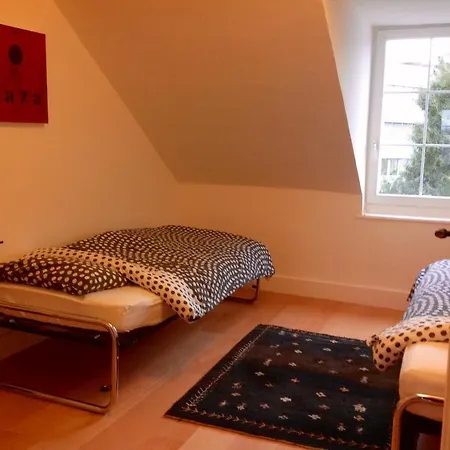 Artistshouse Bed And Apartment Guest house